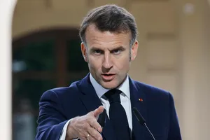 Ông Macron ủng hộ châu Âu trừng phạt Nga nếu Moscow không ngừng bắn ở Ukraine