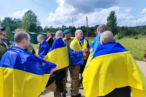 Nga, Ukraine trao đổi tù binh sau tranh cãi về vụ tử sĩ