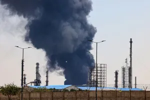 Israel báo động dân Iran sơ tán khẩn; Tehran nói có bằng chứng Mỹ hậu thuẫn Israel