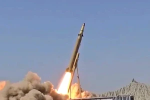 Uy lực Haj Qassem - tên lửa đạn đạo dẫn đường ‘báo thù’ của Iran oanh tạc không phận Israel