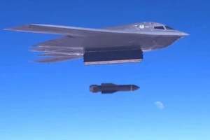 Mỹ điều chuyển loạt máy bay ném bom B-2, ông Trump họp về Iran