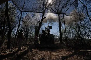 Ukraine chọn hướng đi nào khi Mỹ tạm dừng gửi vũ khí?