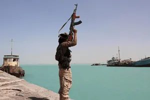 Có tin Houthis tấn công 2 tàu trên Biển Đỏ sau đòn 'Lá cờ đen' của Israel