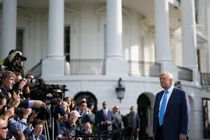 Nhà Trắng cấm Wall Street Journal tháp tùng ông Trump vì bài báo liên quan tỉ phú ấu dâm Epstein