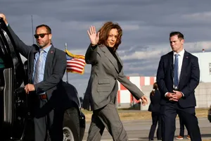 Ông Trump chấm dứt chế độ bảo vệ an ninh bà Harris