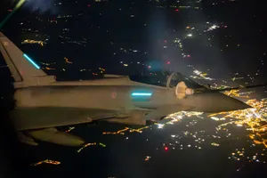 Máy bay chiến đấu Anh xuất kích bảo vệ bầu trời Ba Lan