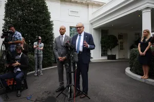 Ông Trump gặp đảng Dân chủ bàn tránh đóng cửa chính phủ, không chốt được thỏa thuận