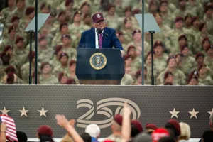 Pháp lý từ việc ông Trump muốn triển khai Đạo luật Chống Nổi loạn vụ trấn áp nhập cư