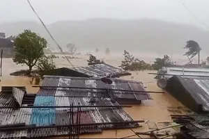 Siêu bão Fung-wong gây sóng lũ dữ dội tại Philippines, diễn tiến khó lường