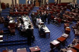 Hậu trường việc nhóm Thượng nghị sĩ Dân chủ ‘đổi phe’ ủng hộ mở cửa chính phủ