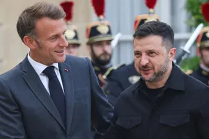 Ông Zelensky đến Pháp, chuẩn bị ký 'thỏa thuận lịch sử'