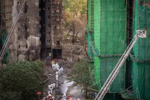 Hong Kong bắt thêm 8 người liên quan thảm họa cháy chung cư