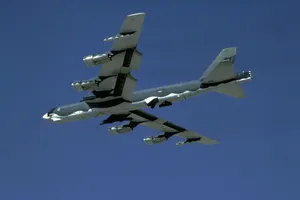 B-52 Mỹ, F-35 Nhật phô diễn sức mạnh trên biển Nhật Bản