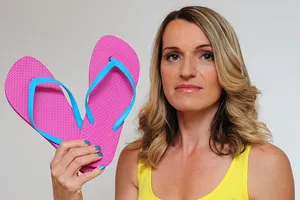 Dép xỏ ngón: Hiểm họa khôn lường! 