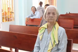 Đánh chị họ vì dám thuê người làm cỏ trên đất hương hoả