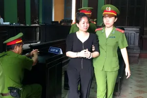 "Bà trùm" lôi chồng hờ và con trai bán ma tuý tạm thoát án tử