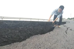 Đình chỉ các cá nhân liên quan vụ đường 250 tỉ nứt toác