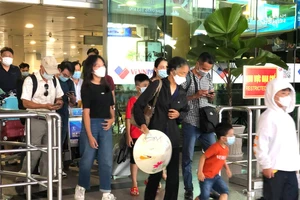 4 hãng hàng không đồng loạt tăng phí, Vietjet lội 'ngược dòng'