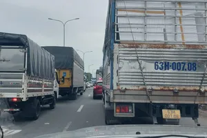 Đang kẹt xe nghiêm trọng trên Quốc lộ 1, đoạn qua tỉnh Tiền Giang