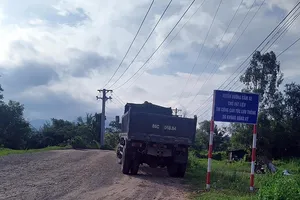 Cận cảnh những tuyến đường dân sinh ở Bình Thuận bị hư hỏng vì thi công cao tốc