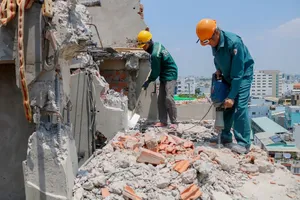 Tháng 4-2021, công trình số 433/11 Sư Vạn Hạnh, phường 12, quận 10 bị cưỡng chế vì xây sai phép. Ảnh: NGUYỆT NHI