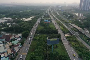 Đề nghị báo cáo kết quả rà soát xử lý bảng quảng cáo trái phép