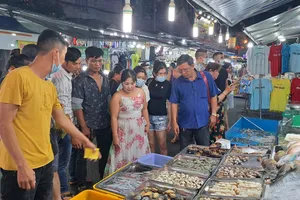 ‘Thắp sáng’ du lịch đêm - Bài 2: Để du khách vui vẻ móc ‘hầu bao’