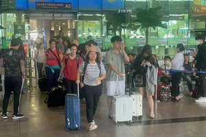 Nghỉ Tết Dương lịch 2024: Nhộn nhịp người dân rời TP.HCM