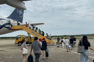 Nhiều đường bay kín chỗ dịp tết, các hãng hàng không thuê thêm máy bay