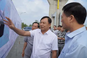 Thứ trưởng Bộ NN&PTNT kiểm tra hạn mặn tại Bến Tre