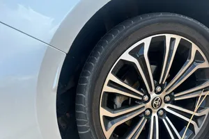 Nắng nóng bất thường gây nổ lốp xe trên cao tốc, tài xế cần làm gì?