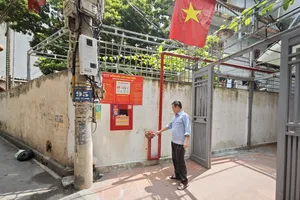 Chung cư mini số 95, ngõ 141, phố Trích Sài, phường Bưởi, quận Tây Hồ đã trang bị thang thoát hiểm, đường nước cứu hỏa để đảm bảo PCCC. Ảnh: TRỌNG PHÚ