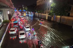 Hà Nội mưa lớn hiếm có, dự báo tiếp tục mưa lớn