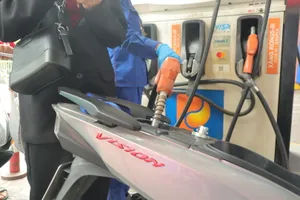 Giá xăng tăng kỳ thứ 3 liên tiếp