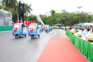 Hà Nội đưa xe thu gom rác loại mới vào hoạt động tại các phường trung tâm