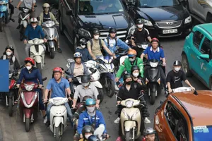 Cấm xe máy xăng: Hà Nội đề xuất 3 mức hỗ trợ bằng tiền mặt để người dân chuyển đổi sang xe điện