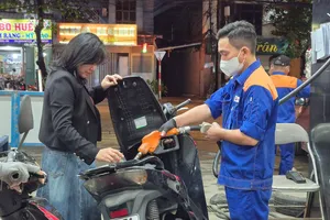 Giá xăng dầu giảm mạnh, có loại giảm hơn 1.000 đồng/lít