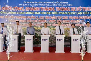 Chủ tịch UBND TP.HCM Nguyễn Văn Được bấm nút khởi công cao tốc TP.HCM - Mộc Bài