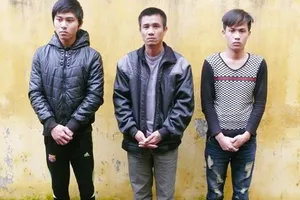 Bắt khẩn cấp 3 đối tượng giữ người trái phép