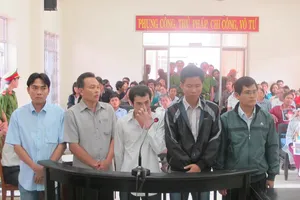 Phiên tòa xử 5 công an đánh chết người: 19/23 nhân chứng vắng mặt tại tòa