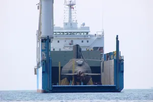 Bắt đầu hạ thủy tàu ngầm kilo 