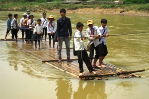 Để mưa lũ không gây mất an toàn đường đến trường