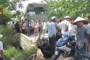 Con tử vong, cha nguy kịch vì tai nạn trên đường đi tạ mộ