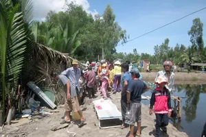 Tìm thấy xác người đàn ông bị cắt mất dương vật trong căn chòi giữ tôm gần nhà