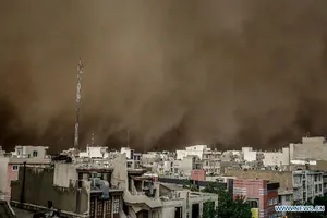 Bão cát khác thường bao phủ thủ đô Iran