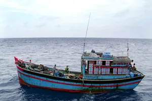 Trung Quốc xác nhận, tàu hải quân nước này bắt giữ 6 ngư dân Việt Nam