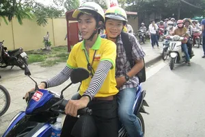 Hơn 15.300 lượt xe miễn phí phục vụ TS hai đợt thi