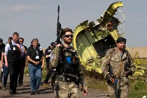 Hiện trường máy bay MH17 bị xáo trộn nghiêm trọng