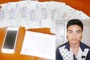 Kỳ lạ tên đạo chích trộm tiền đi... sắm vàng 