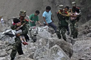 Thiệt hại nặng nề sau động đất ở Trung Quốc